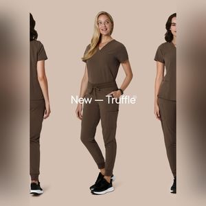 Mandala Scrubs Set One Pocket Top High Waisted Joggers Women's XS Truffle Brown